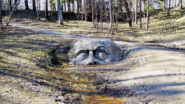 Каменная голова