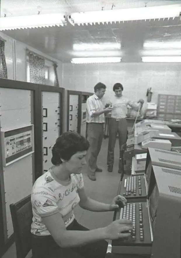 Как назывались первые компьютеры в ссср. Эльбрус 1 ЭВМ. ЕС-1010. ЭВМ ЕС-1010. Эльбрус 2 ЭВМ.
