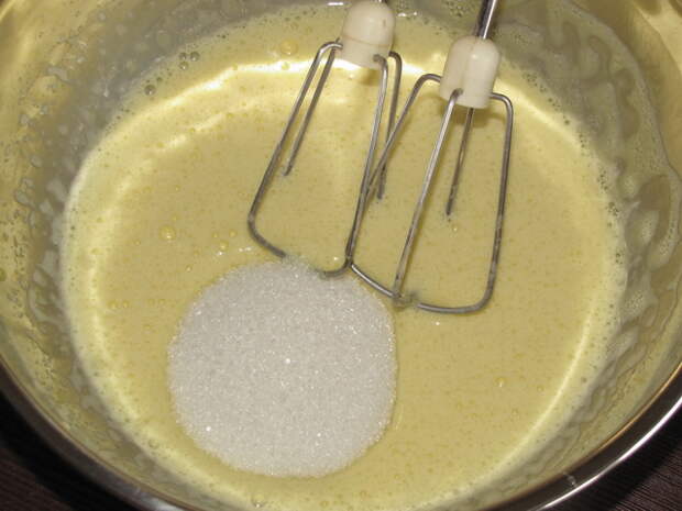 Добавить сахар. пошаговое фото этапа приготовления чак-чак