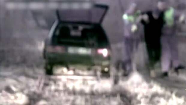 В Вологодской области восемь человек на одной машине пытались скрыться от полиции