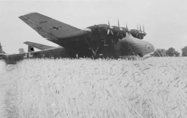 Чудо-оружие Рейха: военно-транспортный самолет Me.323 Gigant Me-323, военно-транспортный, война, гигант, рейх, самолет, чудо-оружие