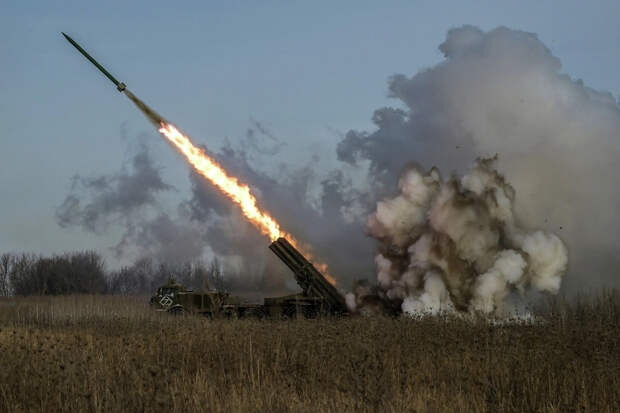 Новости СВО. ВС РФ освободили Голубовку, штурм Красного Лимана, Киев бросает зэков на Курск, Британия строит рембазы на Украине,