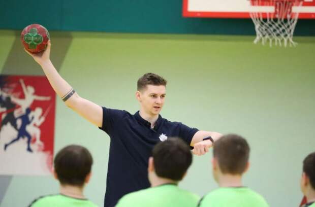 В Орле московский ЦСКА провел мастер-класс для юных гандболистов