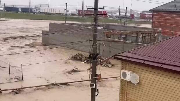 Пострадавших и жертв при обрушении дома из-за потопа в Махачкале нет