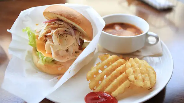 Ресторатор Пинский подал заявку на грант для создания в Москве сети полезного фастфуда