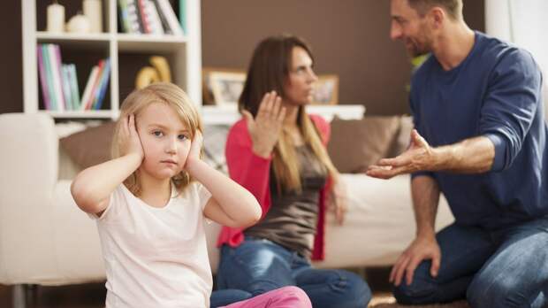 Чего нельзя делать при ребенке