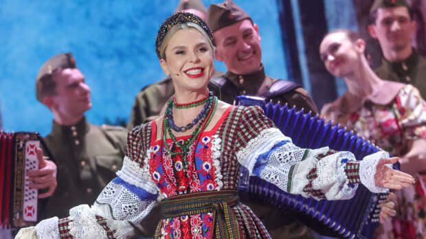 Без SНАМАN и Клавы Коки: кому из современных артистов можно доверить песни из советского кино