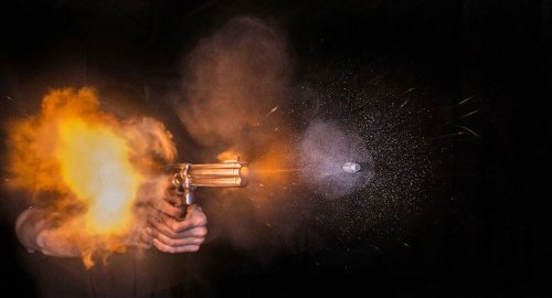Высокоскоростная съёмка вылетающих пуль (20 фото) Высокоскоростная съёмка вылетающих пуль (20 фото)