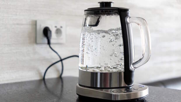 Выливать или не выливать: можно ли кипятить воду несколько раз