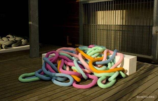 Самые необычные и даже нелепые дизайнерские ковры (13 фото)