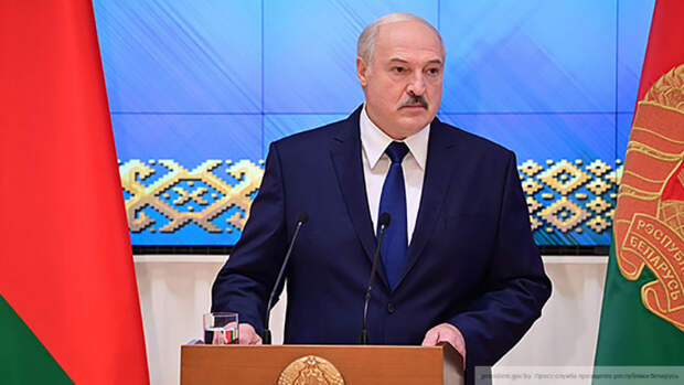 Лукашенко заявил, что коронавирус используют для политического давления