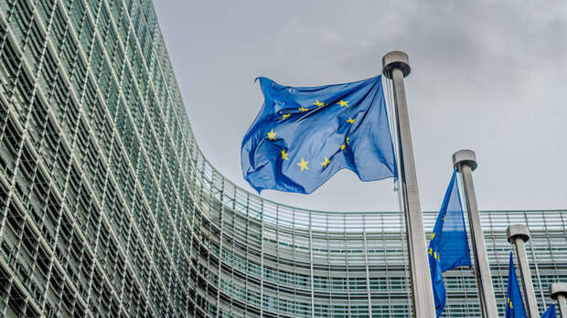 Евросоюз может смягчить планы по отказу от российского СПГ