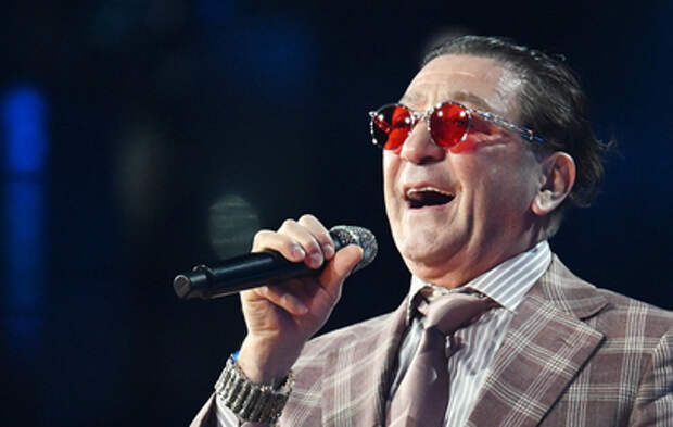 «Сейчас меня стошнит»: Аврора Киба рассказала про первый поцелуй с Григорием Лепсом