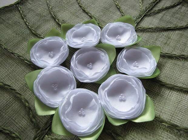 Новый Стиль-ткань ручной работы цветок аппликации / украшения (6 шт) - Pure White Розы с листьями