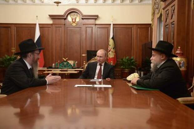 С главным раввином России Берлом Лазаром (слева) и президентом Федерации еврейских общин Александром Бородой.