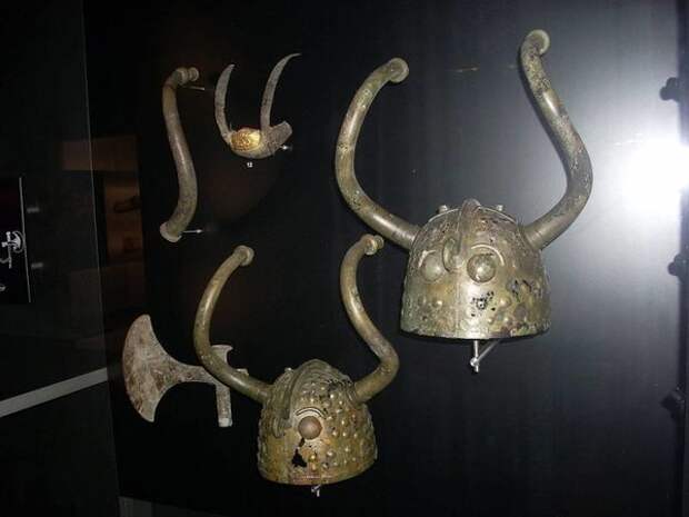 Бронзовые "рогатые" шлемы, обнаруженные в Дании