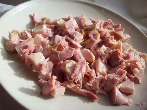кусочки копченого мяса