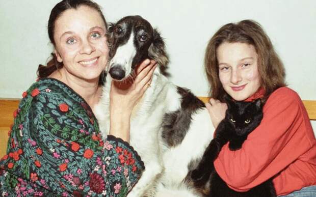 «Мне казалось, я недостойна родителей»: как дочь Любови Полищук, сыгравшая Раневскую, прошла через боль развода и нашла счастье спустя 23 года