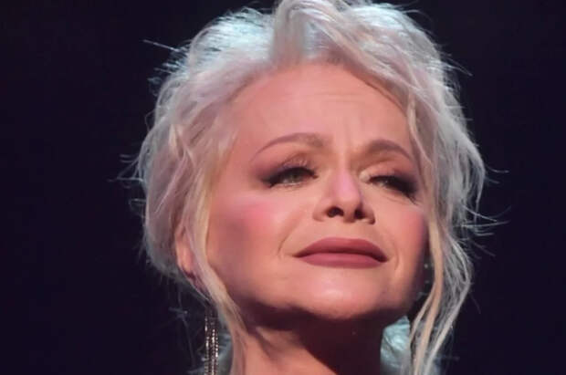 Долина не сдержала слёз в завершении концерта в Домодедове