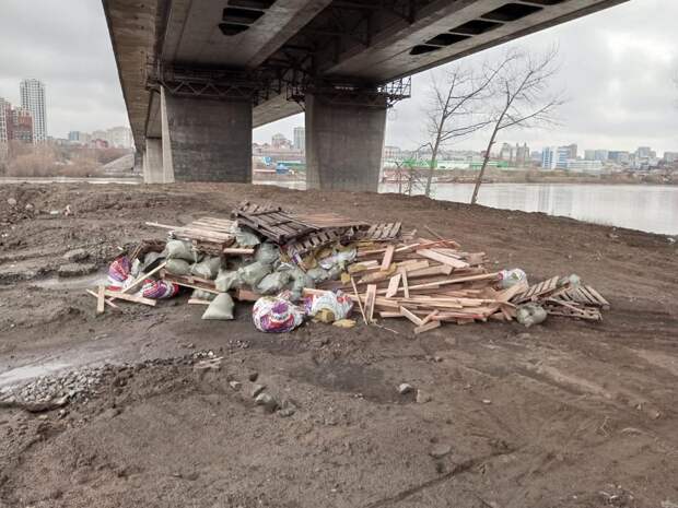 Гормост ищет устроившего свалку под Димитровским мостом водителя