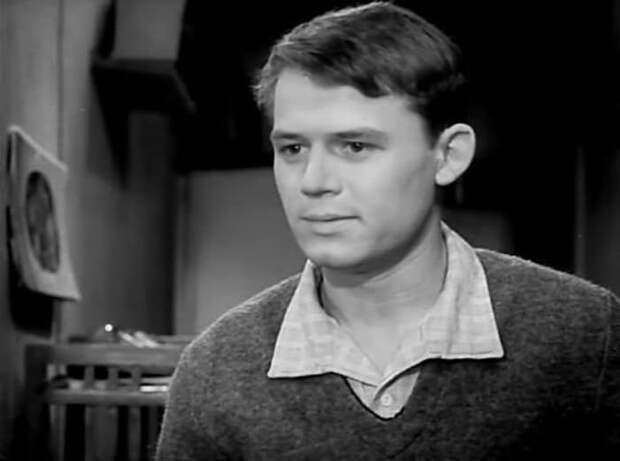 Сергей Никоненко в фильме *Звонят, откройте дверь*, 1965 | Фото: kino-teatr.ru Сергей Никоненко в фильме *Звонят, откройте дверь*, 1965 | Фото: kino-teatr.ru