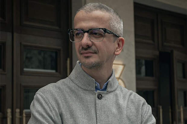 Константин Богомолов ответил Виталию Милонову, который заявил, что режиссер собрался "эмигрировать и каяться"