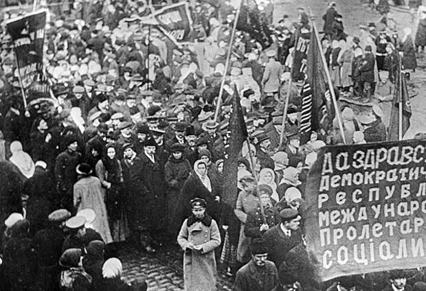 Демонстрация рабочих в Харькове, 1918 год. Фото: РИА Новости
