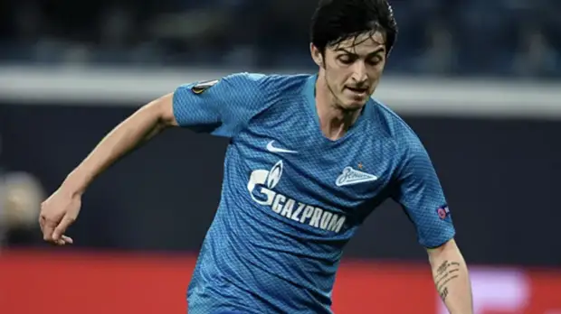 Экс-девушка Азмуна рассказала, что футболист скрывает информацию о доходах из-за алиментов