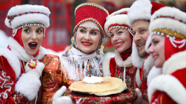 Самые вкусные блины и народные гулянья: история Масленицы в Москве