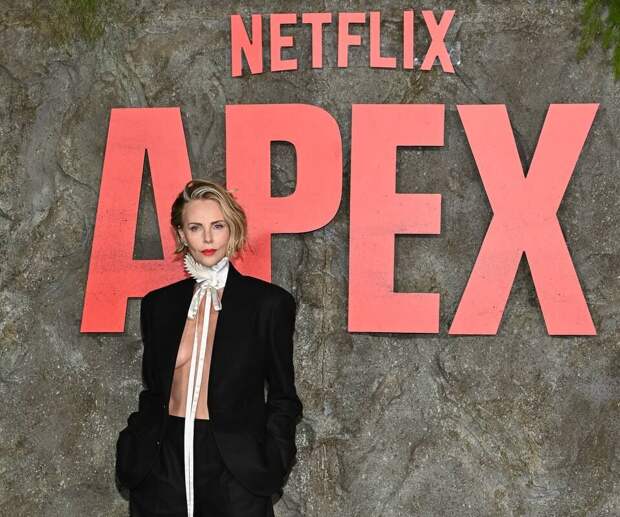 Актриса Терон призналась, что сломала палец при выполнении трюков на съемках