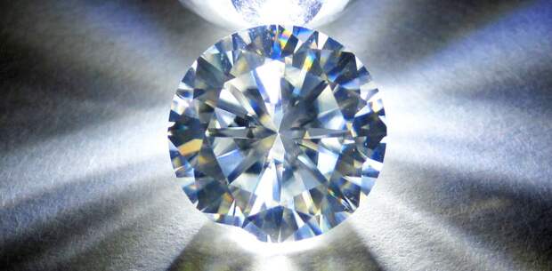 Moissanite_(synthetic_silicon_carbide)_5.jpg Moissanite_(synthetic_silicon_carbide)_5.jpg