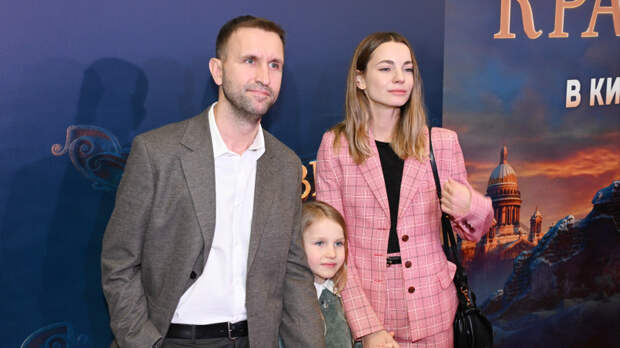 «Бывают озарения»: Иван Добронравов не любит выбирать подарки на 14 февраля