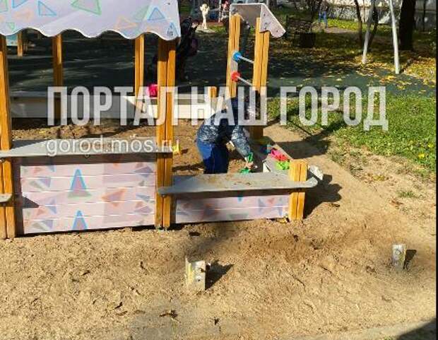 На Ферганской улице детская площадка перестала быть опасной для жизни