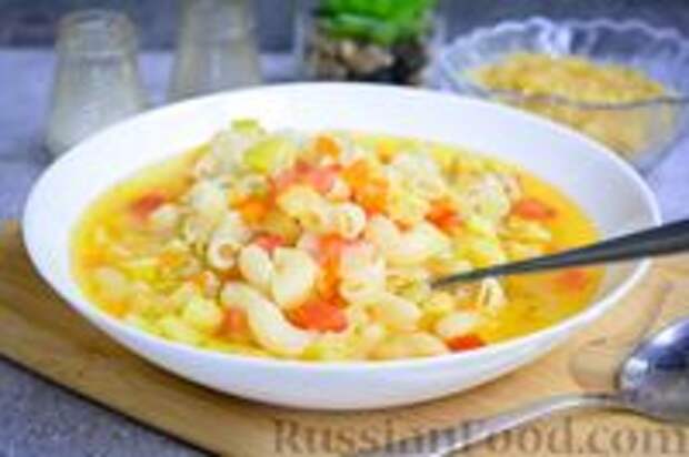 Фото к рецепту: Куриный суп с кабачками, помидорами и макаронами