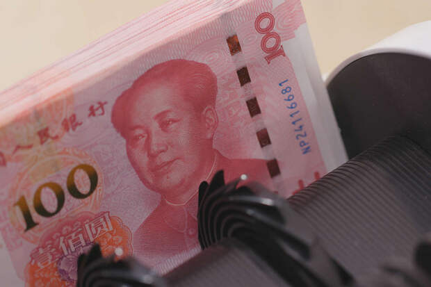 ВТБ: к концу 2024 года половина всех нерублевых депозитов россиян будет в юанях