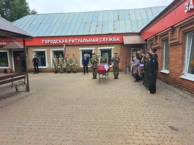 В Бугуруслане простились с погибшим в зоне спецоперации Олегом Мусабековым