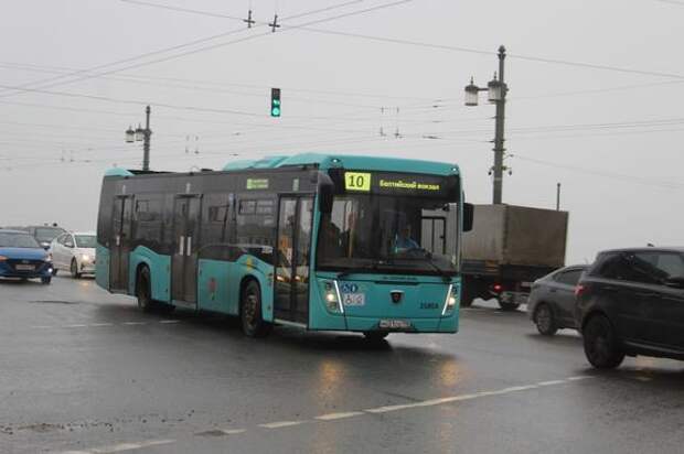 В Петербурге запустят дополнительные автобусы на время ремонта «Фрунзенской»
