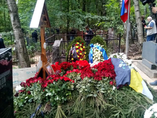 В России прошло обсуждение ответа священника о цветах с кладбища