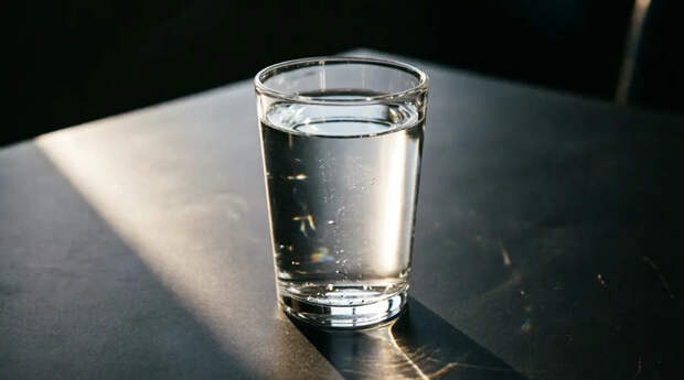 Не пейте воду: врач-инфекционист рассказал о неочевидных рисках