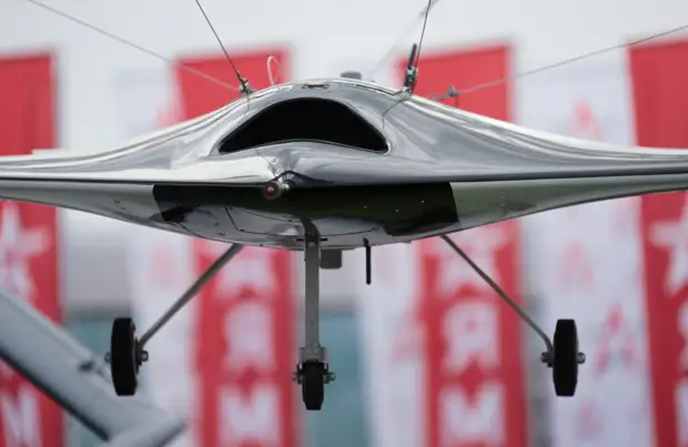 «Сможет вести разведку автономно»: какими возможностями будет обладать ударный беспилотник ВКС «Охотник»