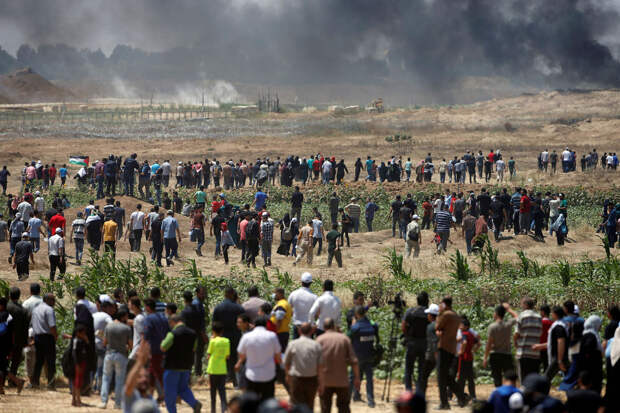 Протестующие палестинцы на границе с Израилем