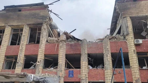 18 человек пострадали при ударе дрона ВСУ по администрации в Марковке ЛНР