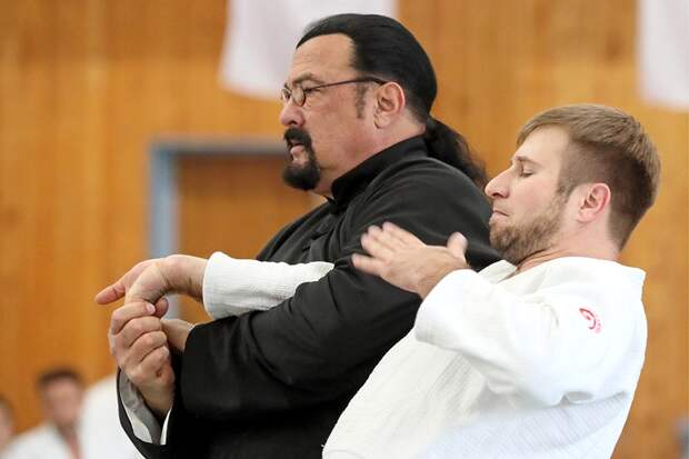 Актеру Стивену Сигалу исполнилось 74 года