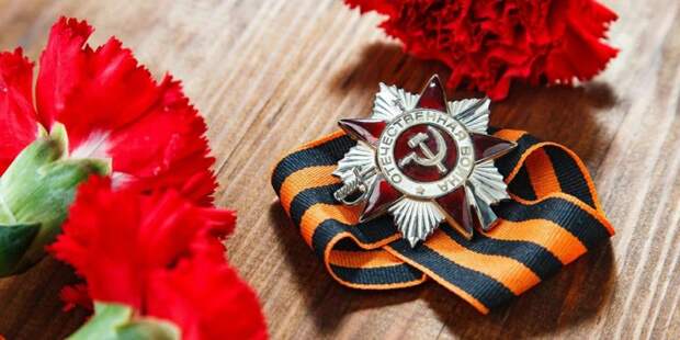 Собянин: Волонтеры возложат цветы к мемориалам и могилам фронтовиков 9 мая. Фото: mos.ru