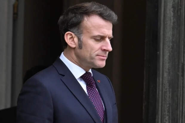 Макрон принял решение создать прямой канал связи с Россией