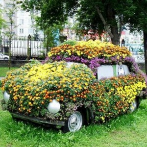 Машина в цветах