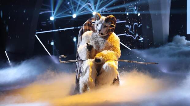 Кто снял маску в 6 выпуске 7 сезона шоу «Маска»: этот ведущий еще и поет