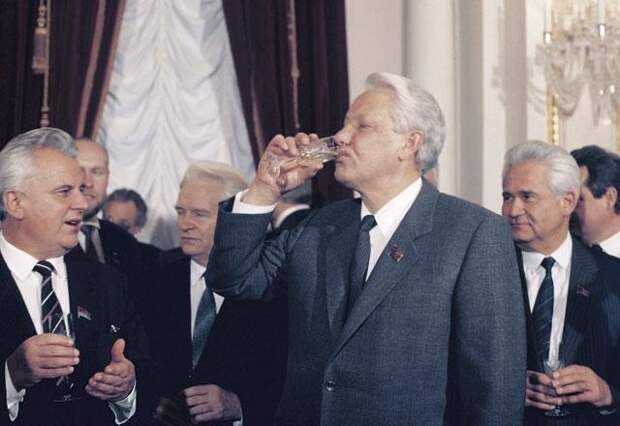 Ельцинские министры сбежали на Запад и оттуда ругают Россию