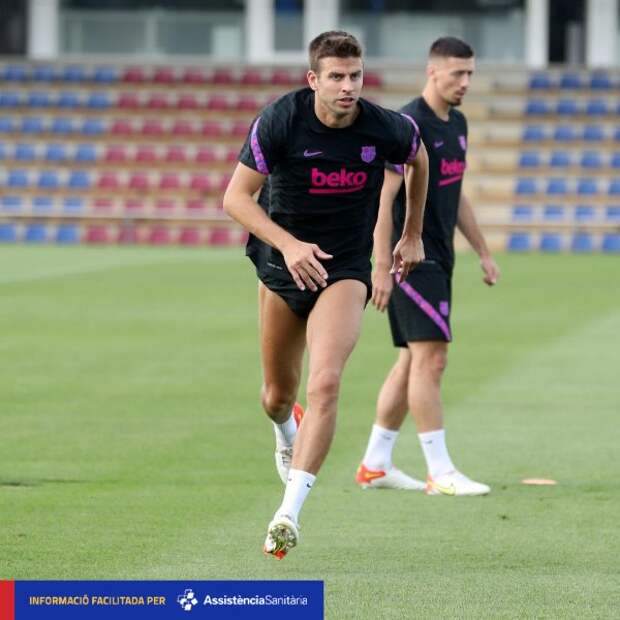 Pique and Dest declared ‘fully fit’ for Barcelona clash v Bayern Munich