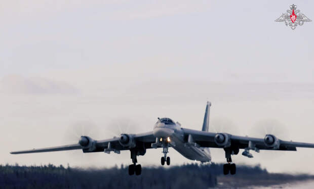 Понеслась: Россия подняла "ядерные" Ту-95мс. Вблизи НАТО